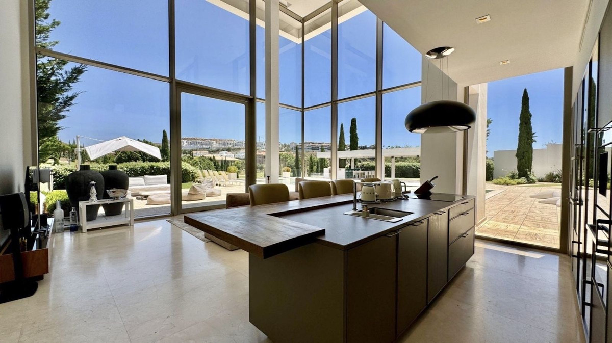 6 bedroom Villas for sale in Los Flamingos – R5292973