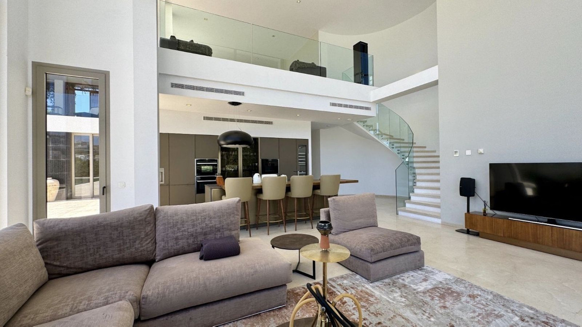 6 bedroom Villas for sale in Los Flamingos – R5292973