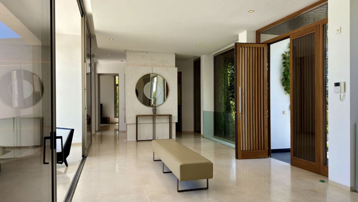 6 bedroom Villas for sale in Los Flamingos – R5292973