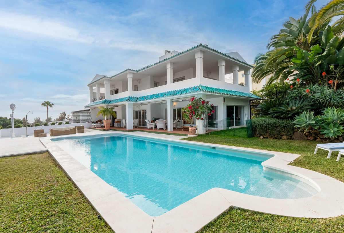 Pareados de 2 dormitorios en venta en La Quinta – R5169370