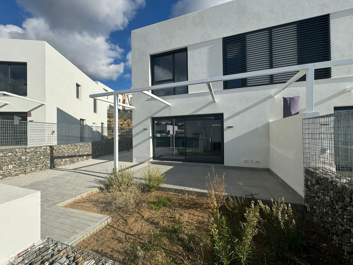 4 bedroom Semi-detached for sale in Riviera del Sol – R5249029