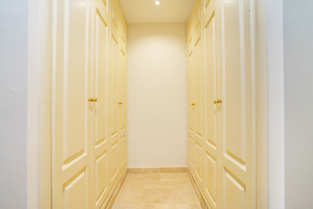 3 bedroom Apartments for sale in Marbella – R5153680