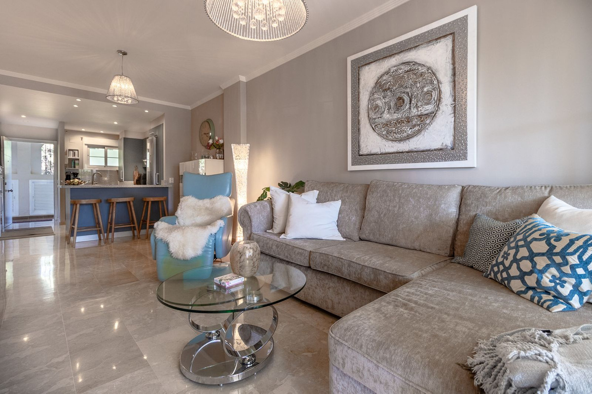 2 bedroom Apartments for sale in La Cala de Mijas – R5201845