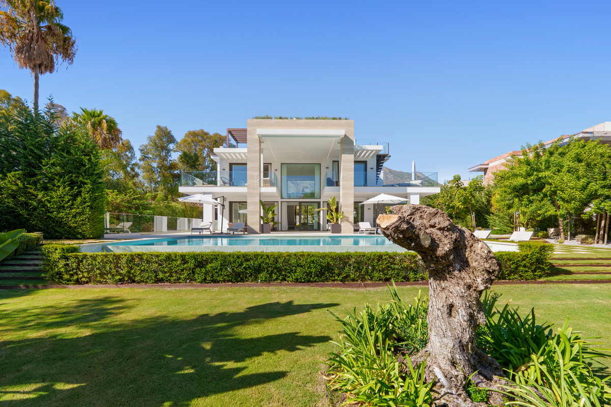 6 bedroom Villas for sale in Milla de Oro – R5181565