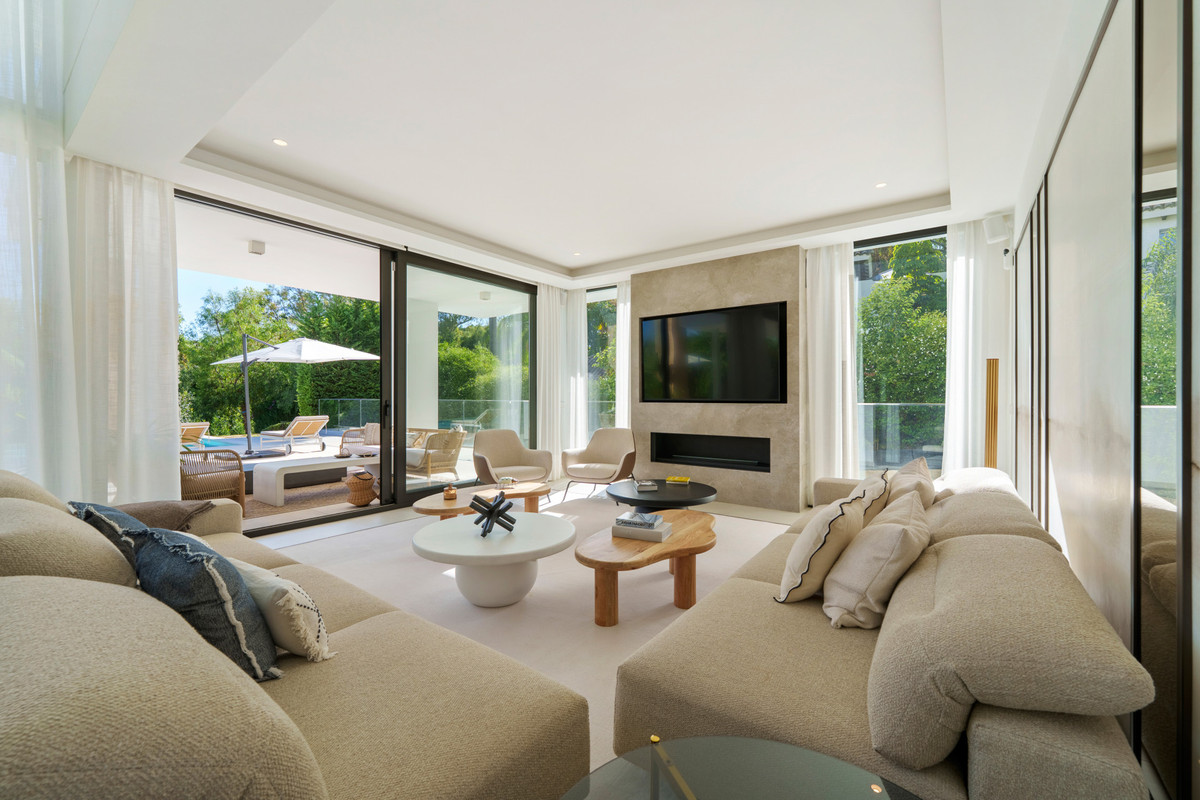 6 bedroom Villas for sale in Milla de Oro – R5181565