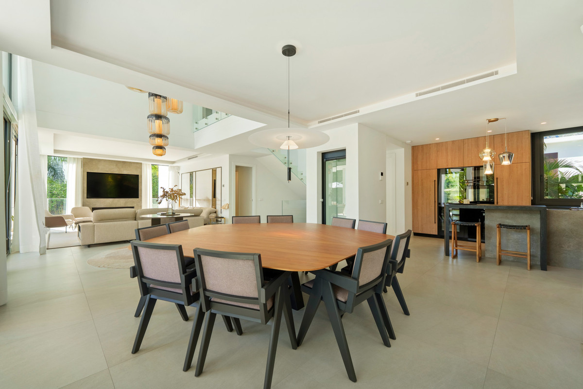 6 bedroom Villas for sale in Milla de Oro – R5181565