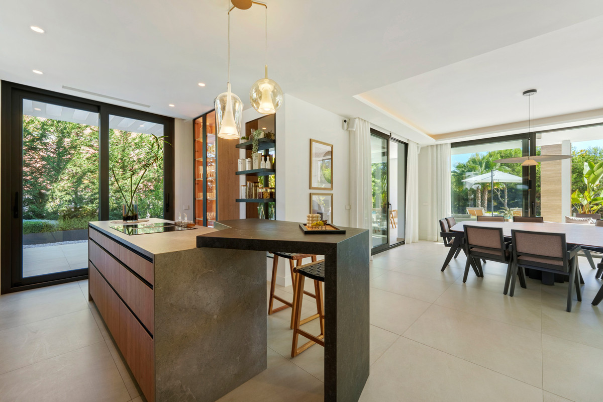 6 bedroom Villas for sale in Milla de Oro – R5181565