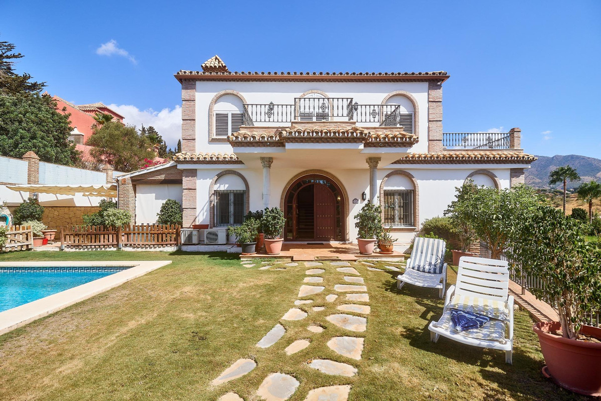 4 bedroom Villas for sale in Mijas – R4834549