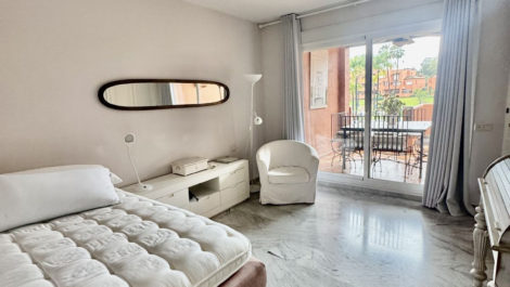 Apartamentos de 4 dormitorios en venta en Guadalmina Baja – R5295298