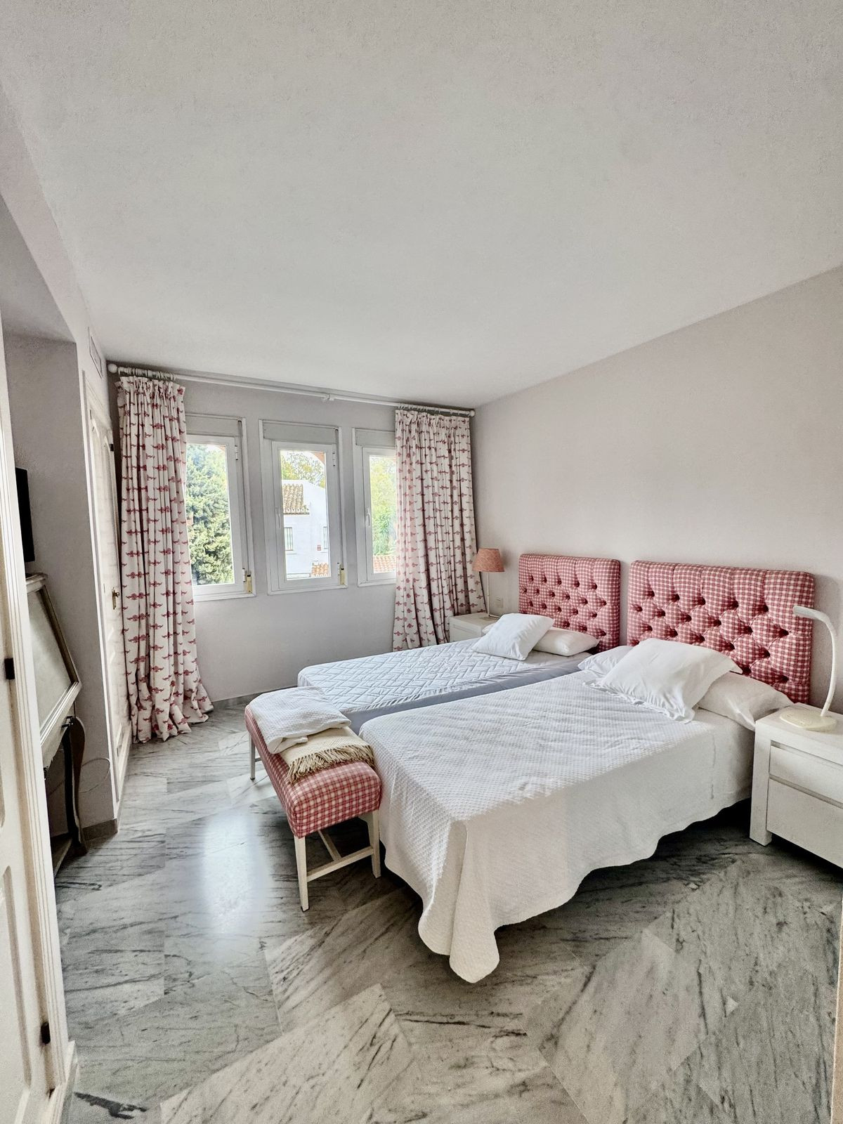 4 bedroom Apartments for sale in Guadalmina Baja – R5295298