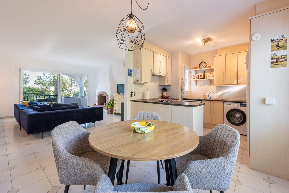 2 bedroom Penthouses for sale in Miraflores – R5286055