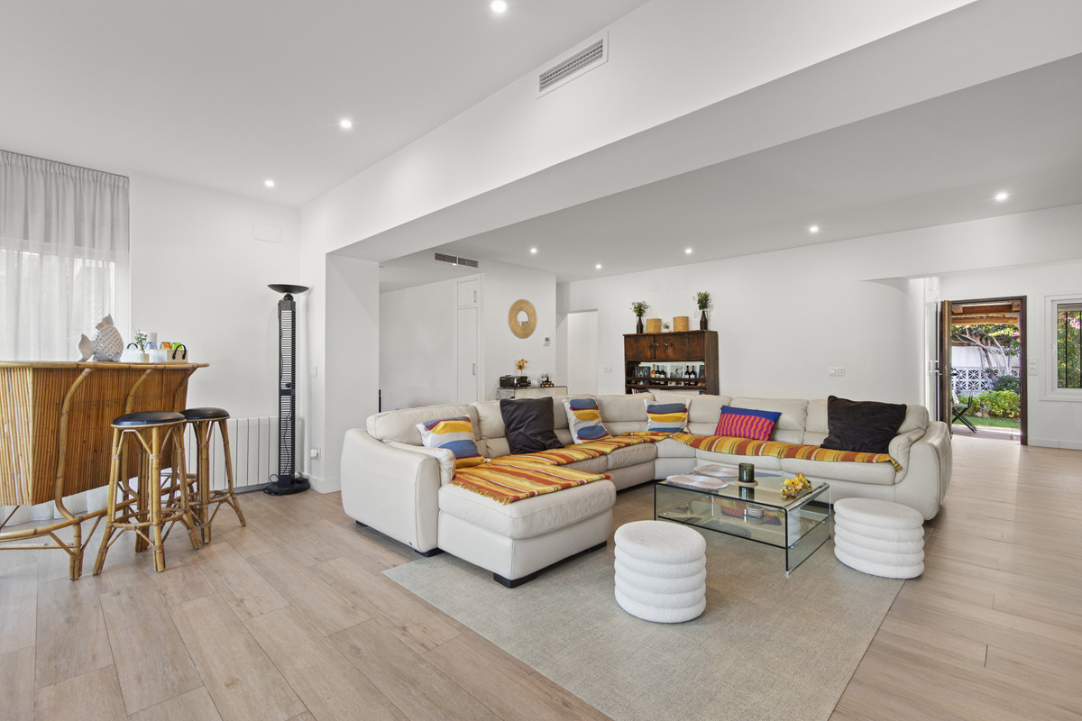 4 bedroom Villas for sale in Guadalmina Alta – R5227861