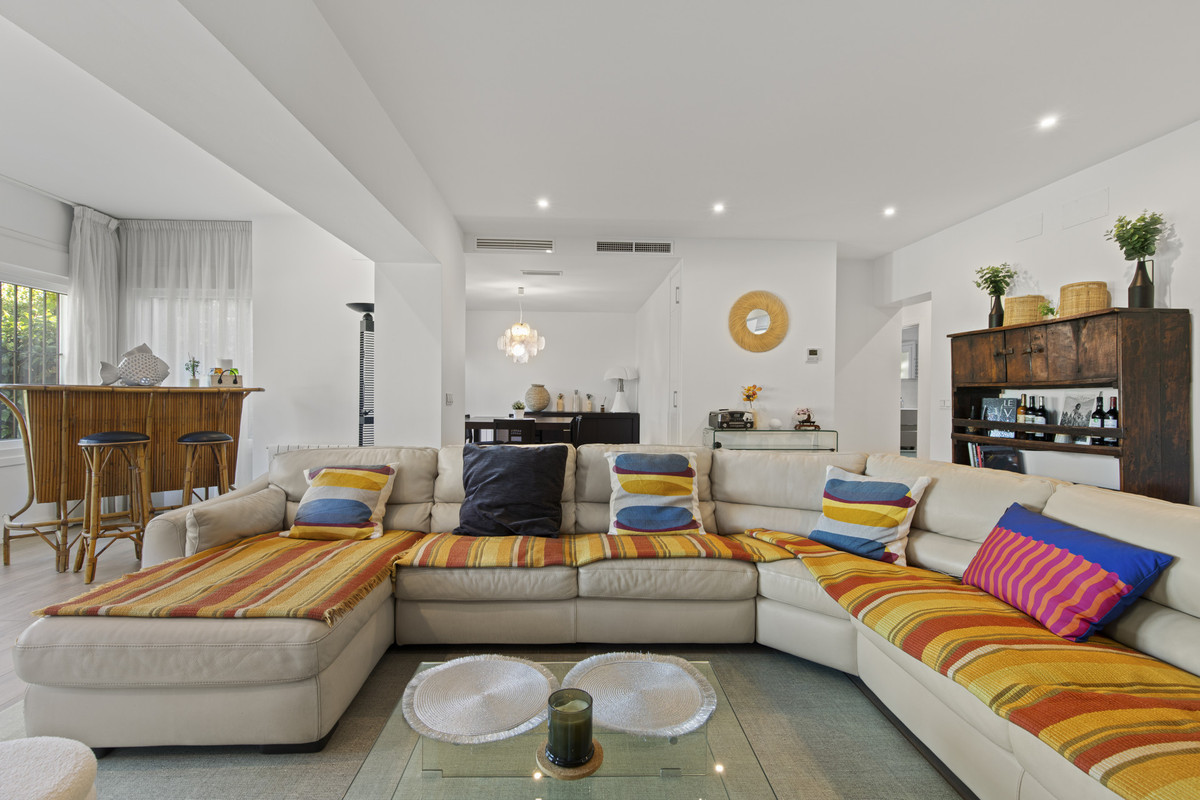 4 bedroom Villas for sale in Guadalmina Alta – R5227861