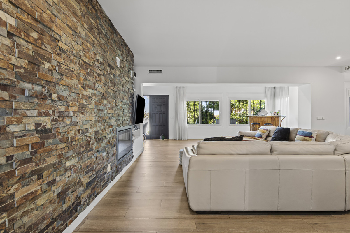 4 bedroom Villas for sale in Guadalmina Alta – R5227861