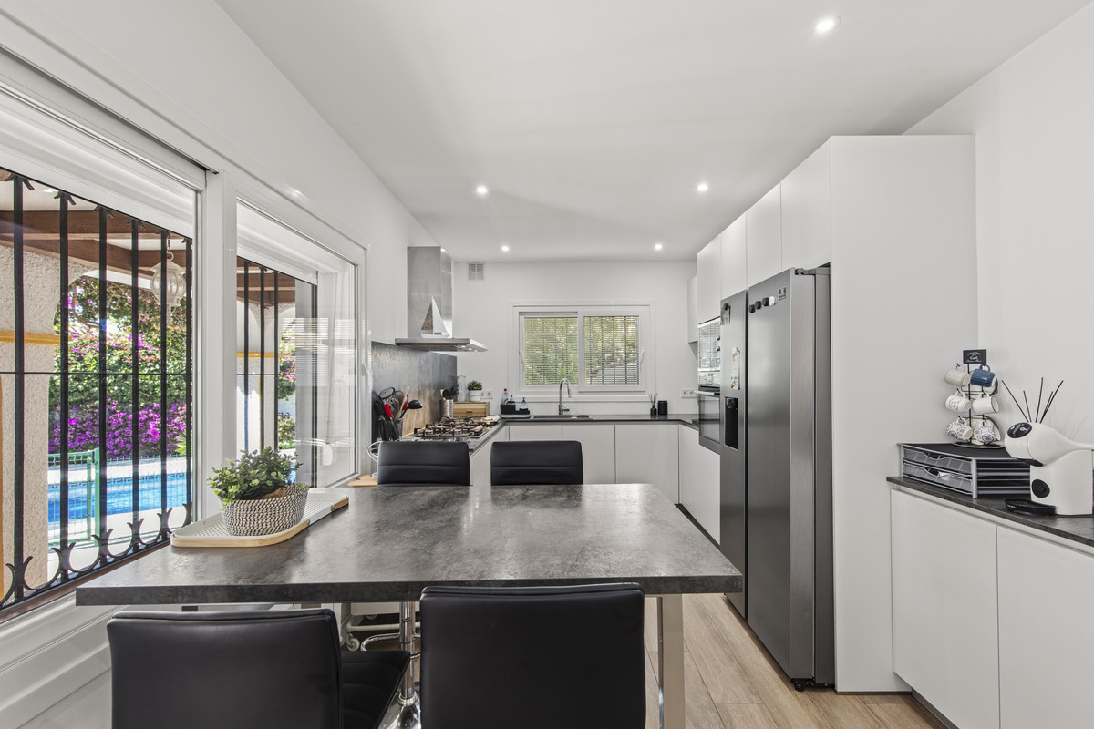 4 bedroom Villas for sale in Guadalmina Alta – R5227861