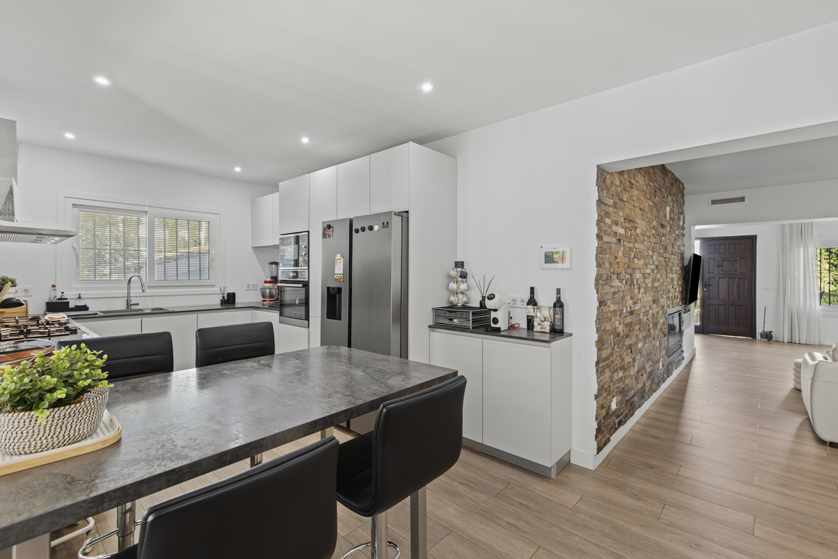 4 bedroom Villas for sale in Guadalmina Alta – R5227861