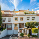 Adosados de 3 dormitorios en venta en Marbella – R5213557
