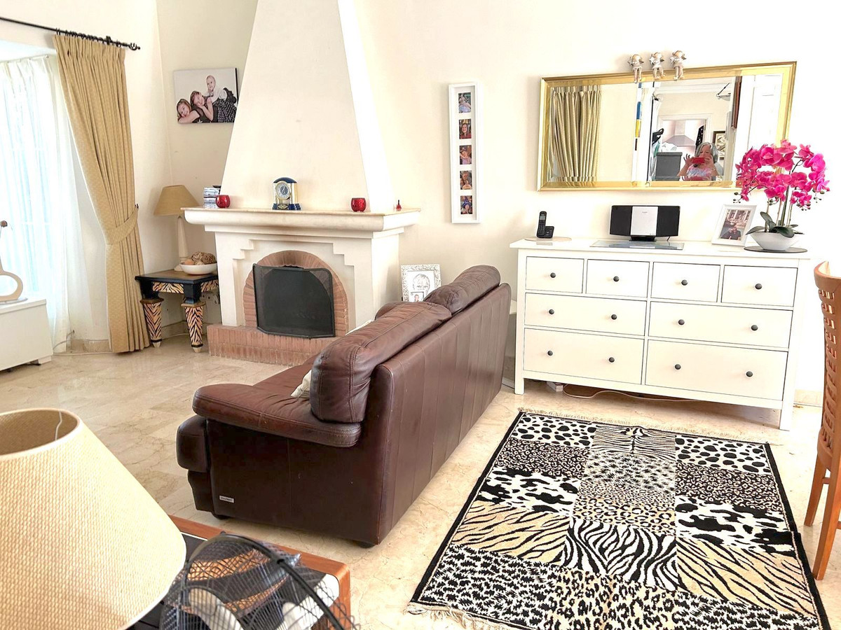 Pareados de 3 dormitorios en venta en Elviria – R5299516