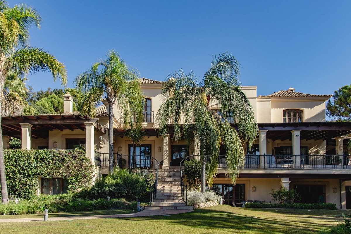 4 bedroom Villas for sale in La Zagaleta – R4140697