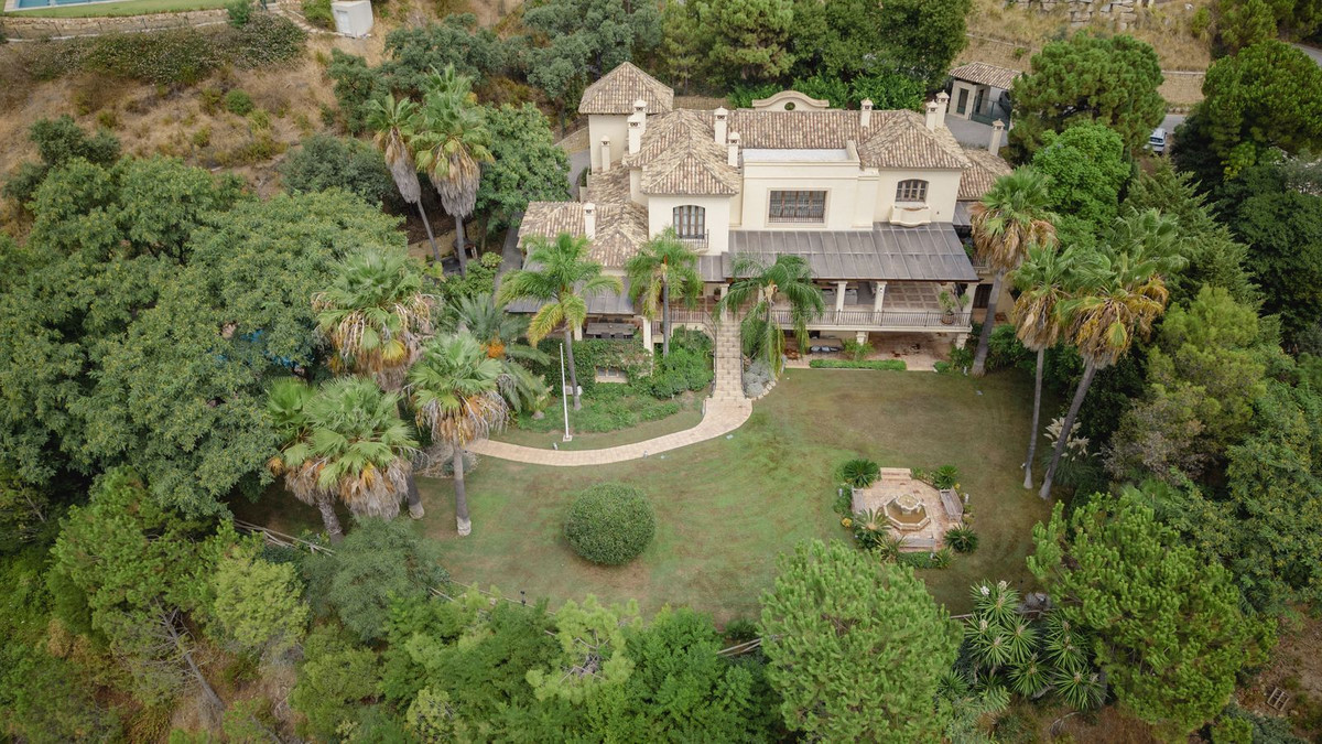 4 bedroom Villas for sale in La Zagaleta – R4140697