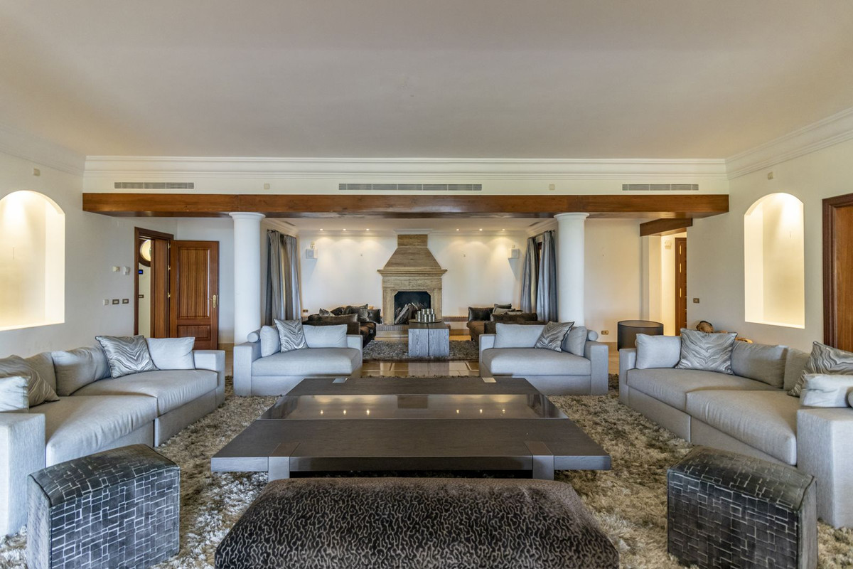 4 bedroom Villas for sale in La Zagaleta – R4140697