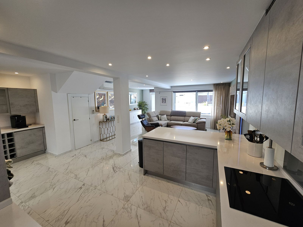 4 bedroom Townhouses for sale in La Cala de Mijas – R5297992