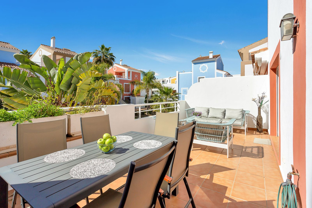 3 bedroom Apartments for sale in Nueva Milla de Oro – R5299675