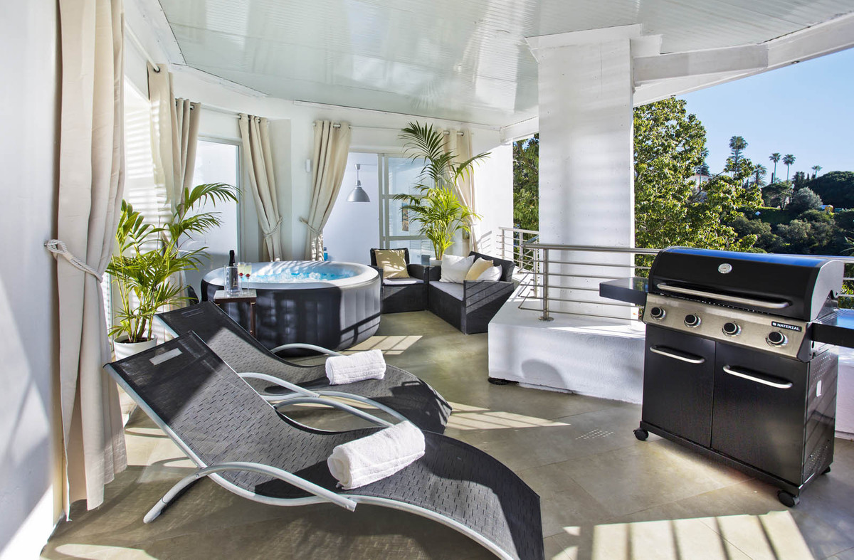 8 bedroom Villas for sale in Elviria – R4968919