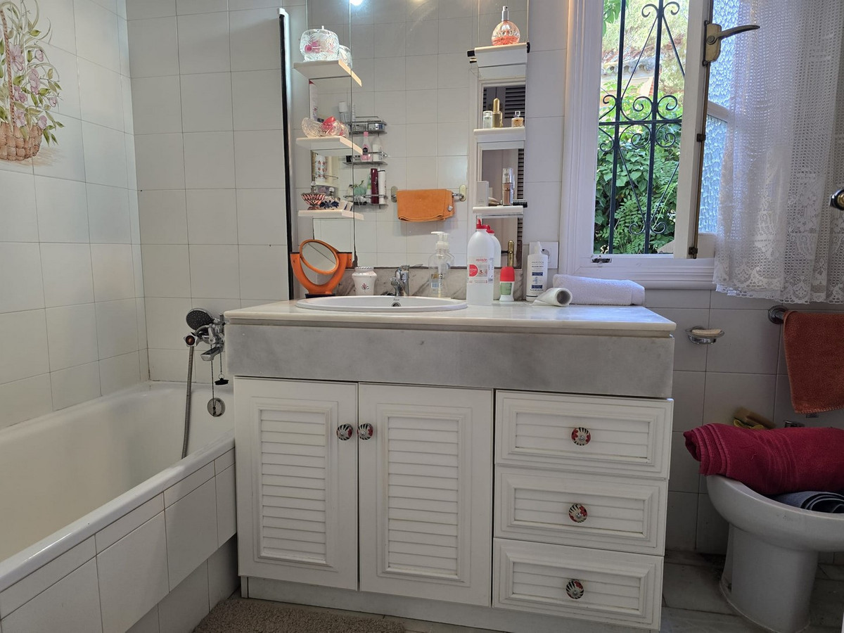 4 bedroom Villas for sale in Calahonda – R5272579