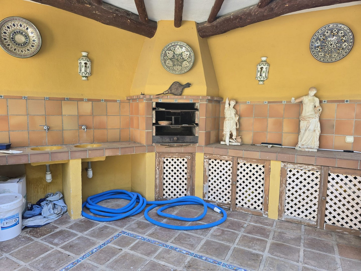 4 bedroom Villas for sale in Calahonda – R5272579