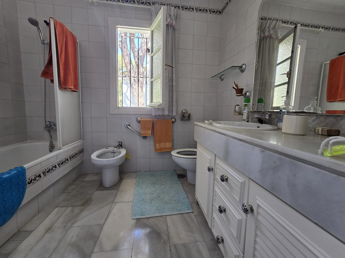 4 bedroom Villas for sale in Calahonda – R5272579