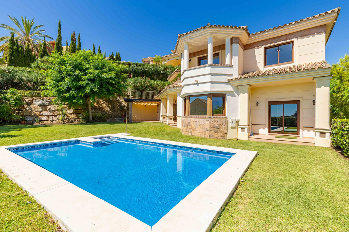 5 bedroom Villas for sale in Los Arqueros – R5257678