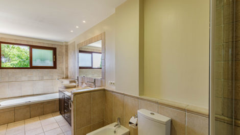 5 bedroom Villas for sale in Los Arqueros – R5257678