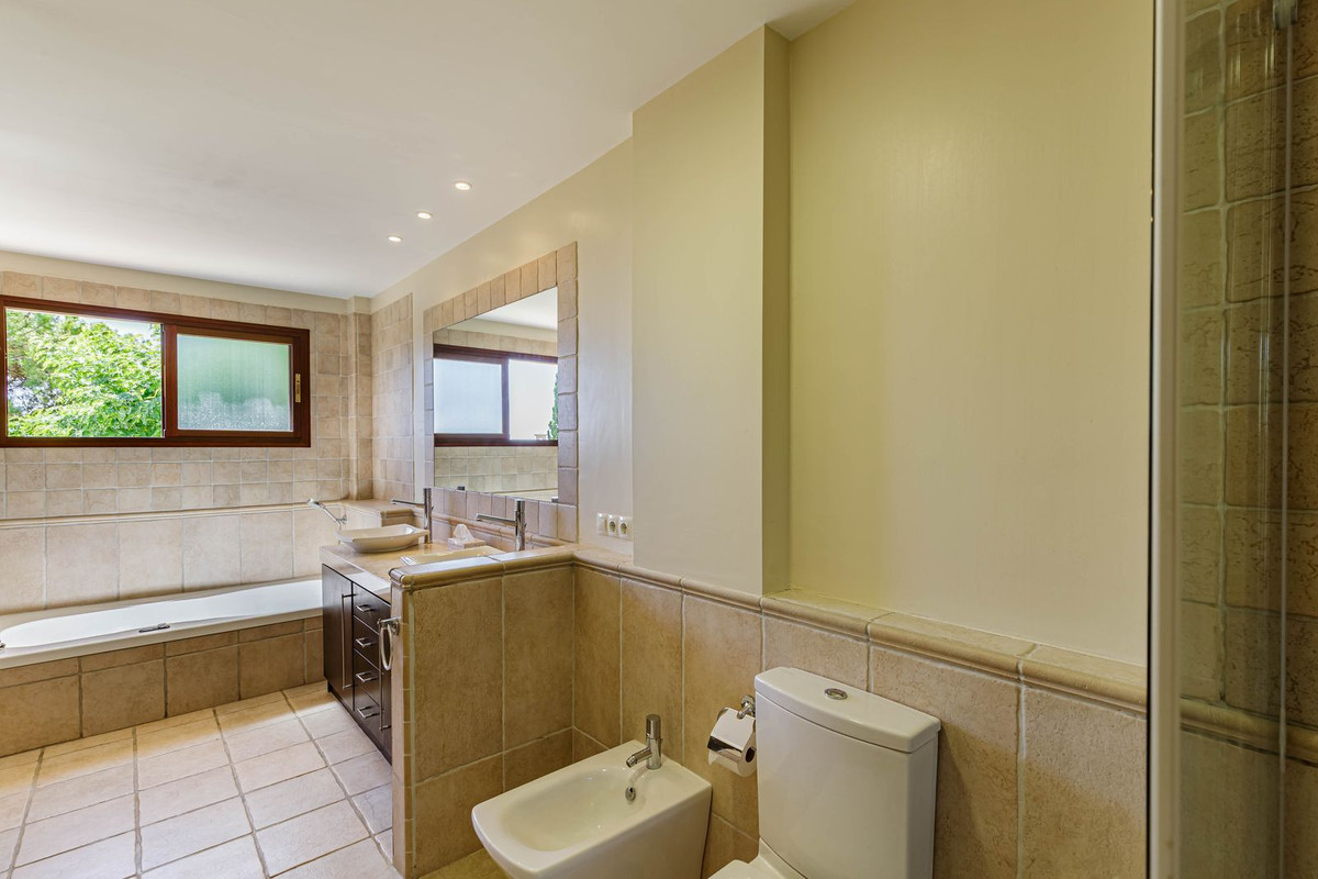 5 bedroom Villas for sale in Los Arqueros – R5257678