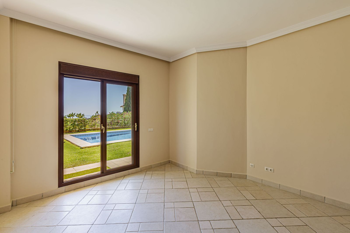 5 bedroom Villas for sale in Los Arqueros – R5257678