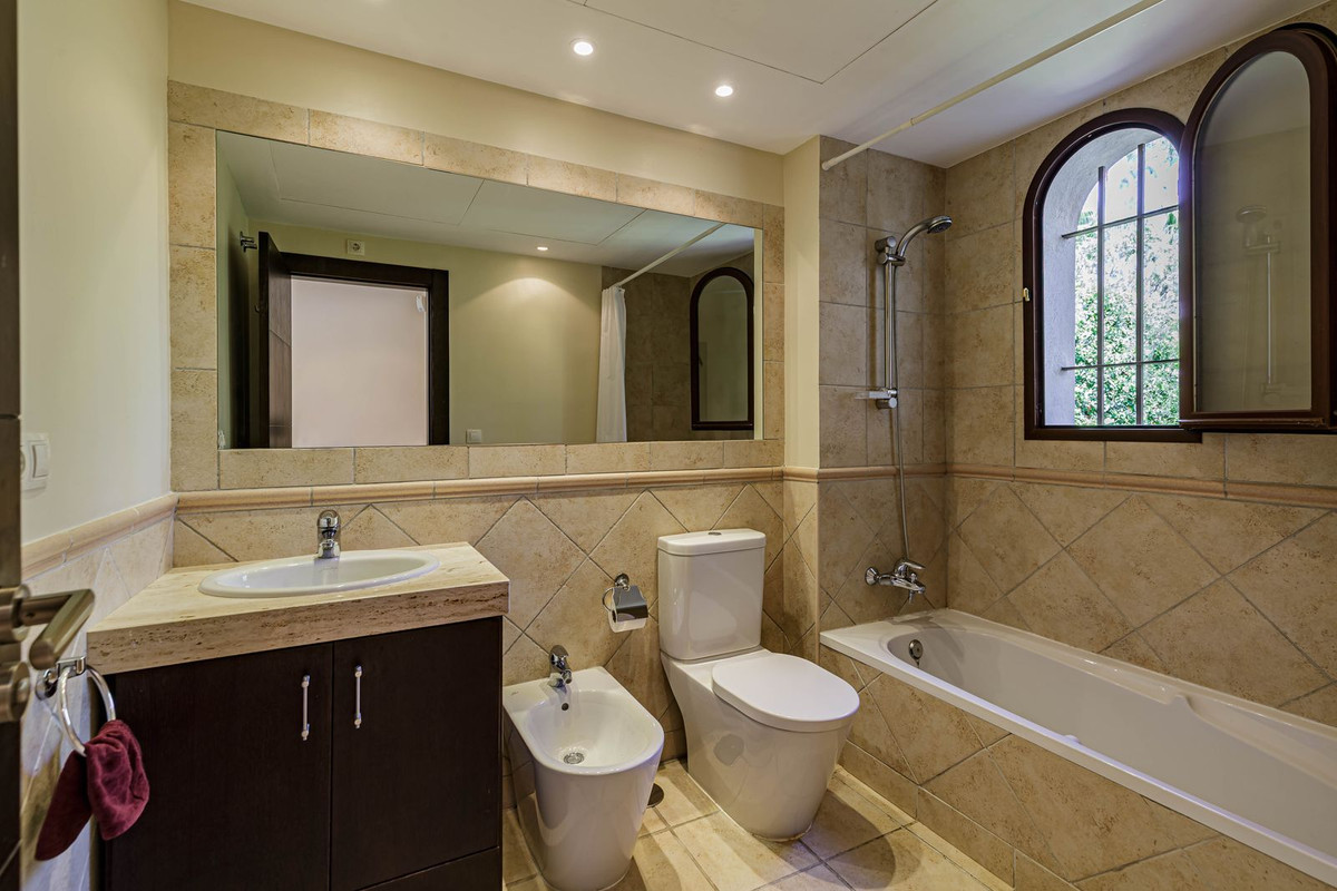 5 bedroom Villas for sale in Los Arqueros – R5257678