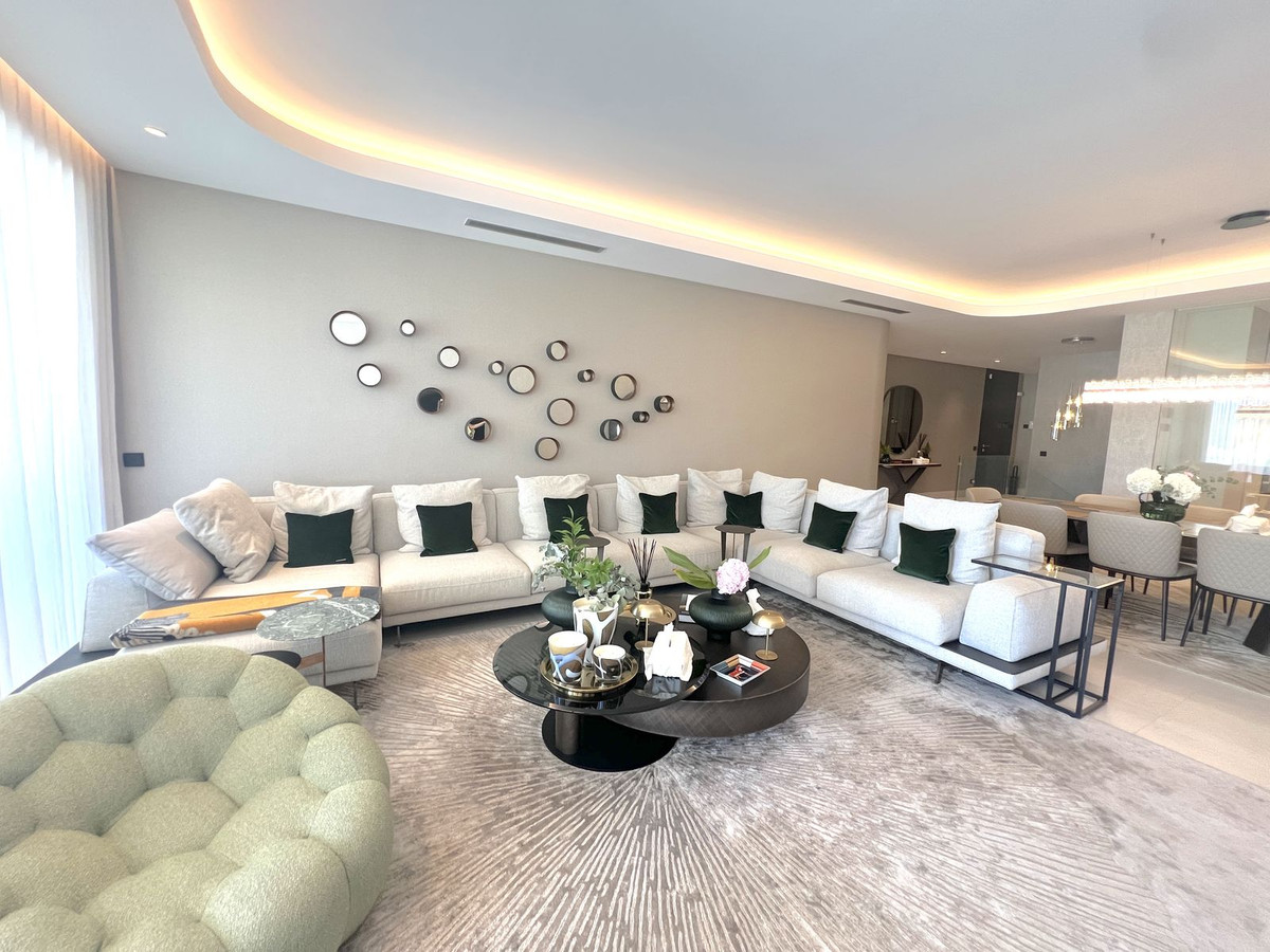 5 bedroom Apartments for sale in Milla de Oro – R5124055 5 bedroom Apartments for sale in Milla de Oro – R5124055