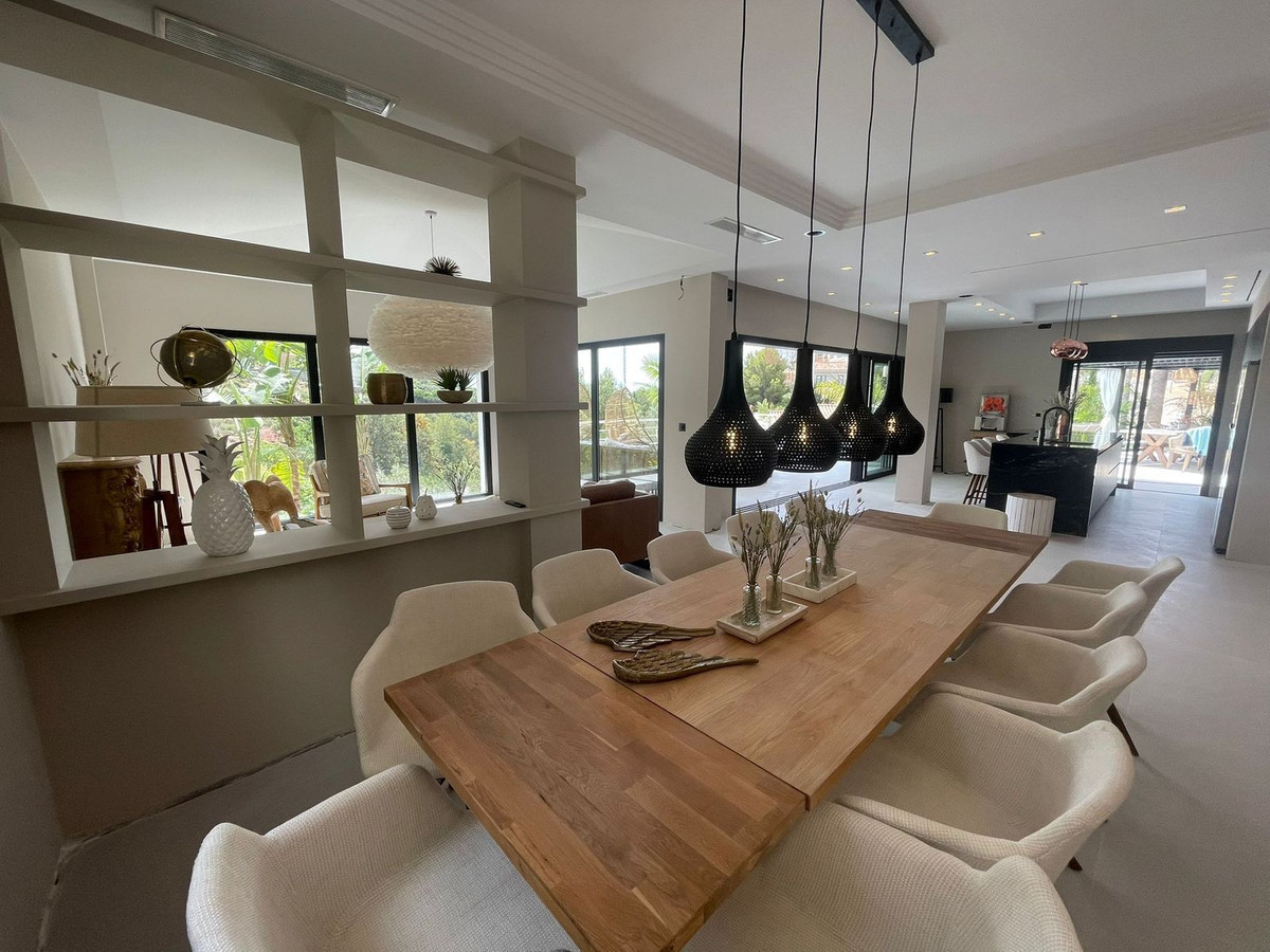 7 bedroom Villas for sale in Elviria – R3985633 7 bedroom Villas for sale in Elviria – R3985633