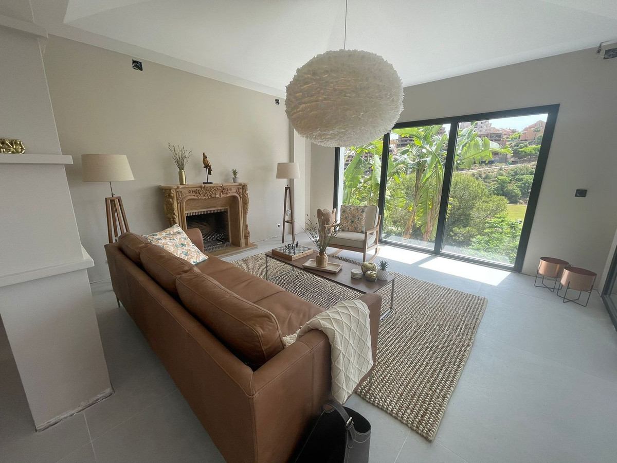 7 bedroom Villas for sale in Elviria – R3985633 7 bedroom Villas for sale in Elviria – R3985633