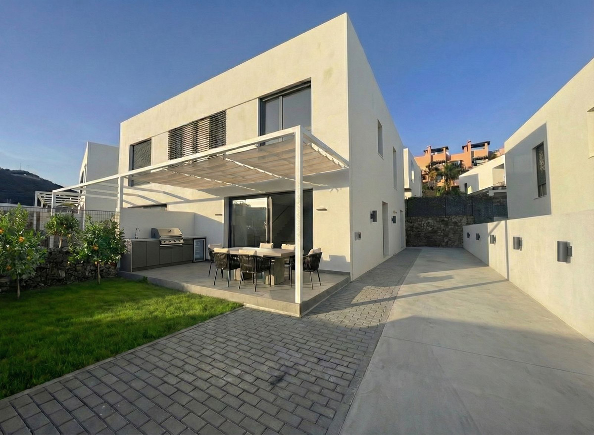 4 bedroom Townhouses for sale in Riviera del Sol – R5177182