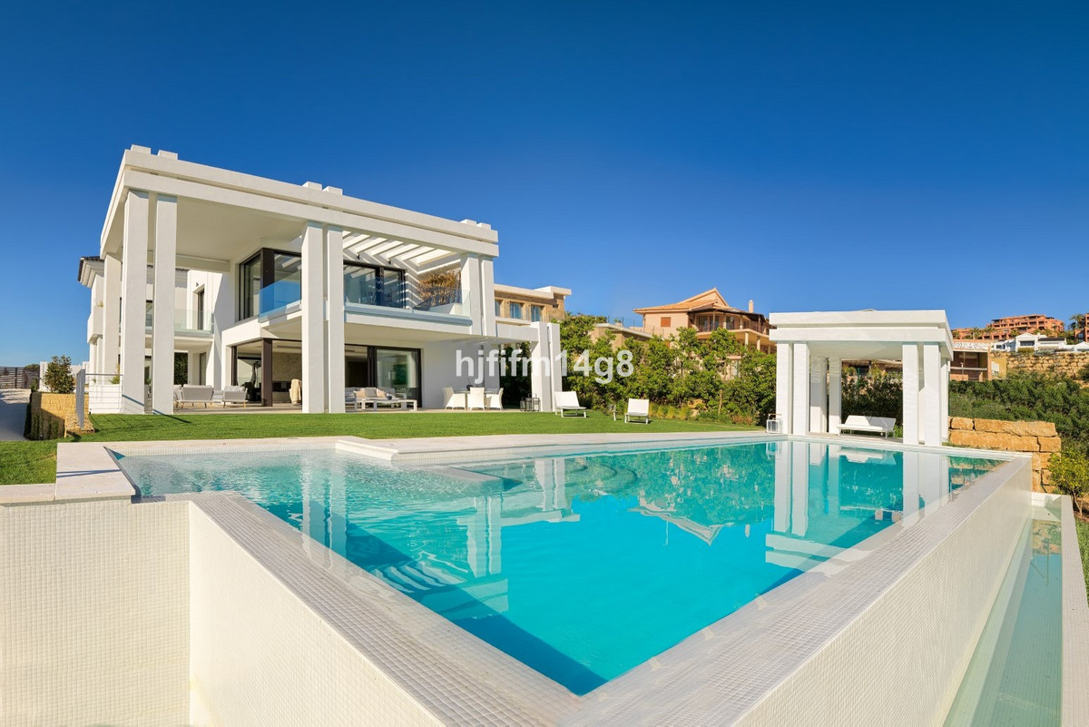 5 bedroom Villas for sale in Los Flamingos – R5309347