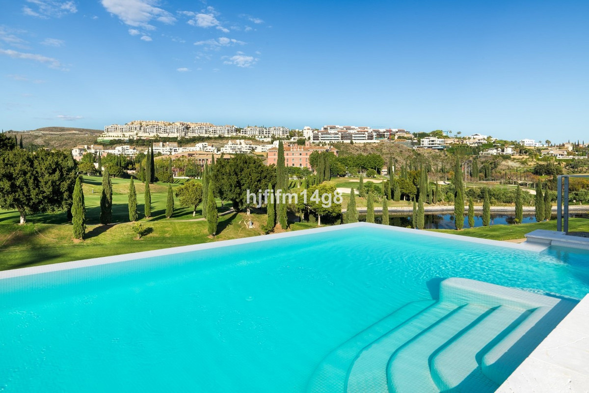 5 bedroom Villas for sale in Los Flamingos – R5309347