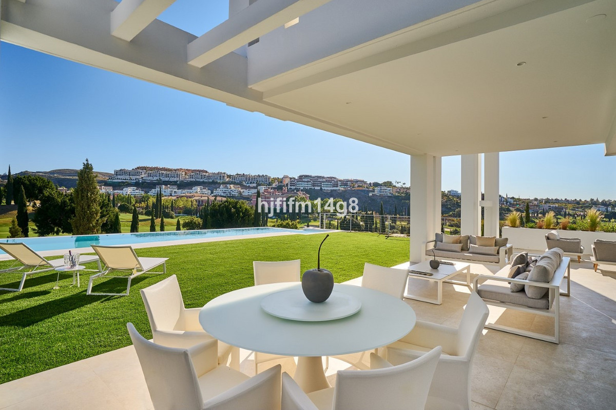 5 bedroom Villas for sale in Los Flamingos – R5309347