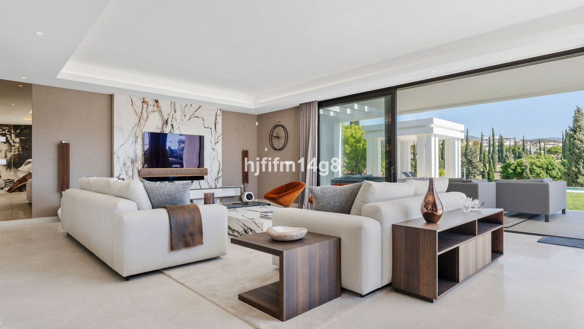 5 bedroom Villas for sale in Los Flamingos – R5309347