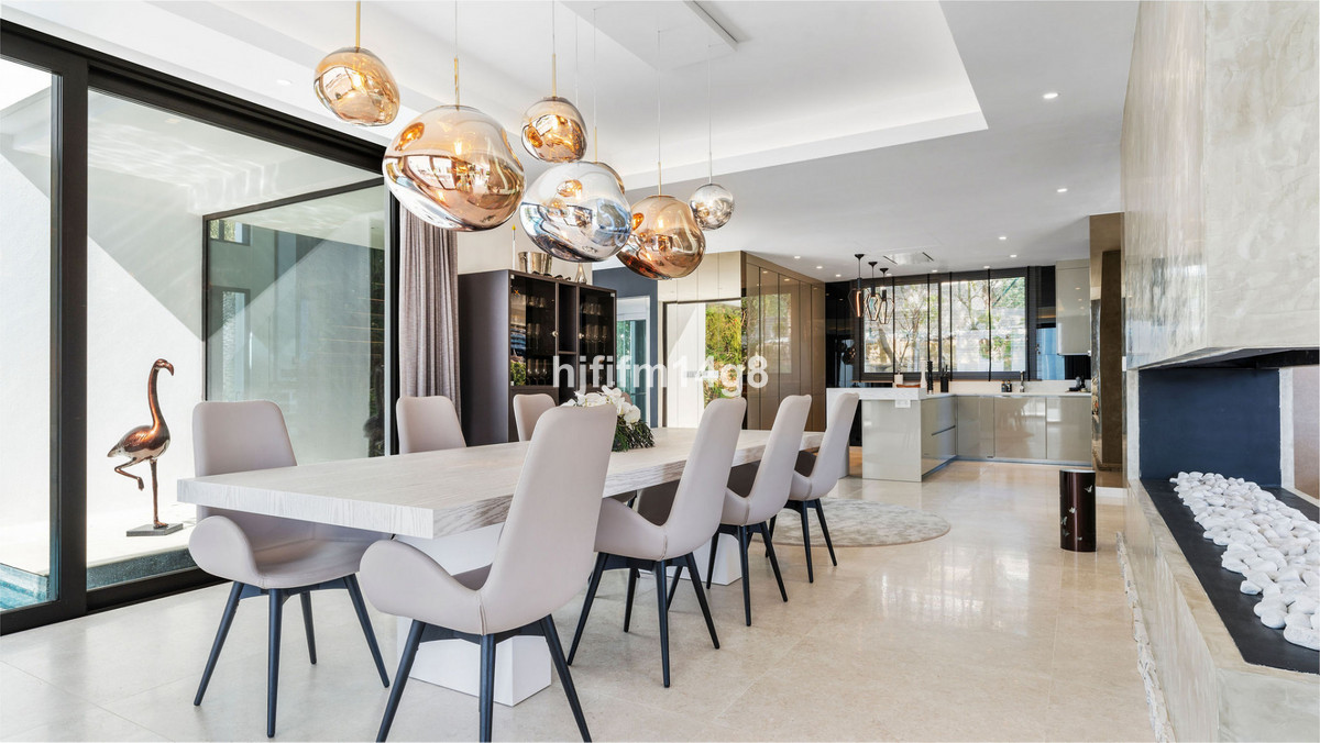 5 bedroom Villas for sale in Los Flamingos – R5309347