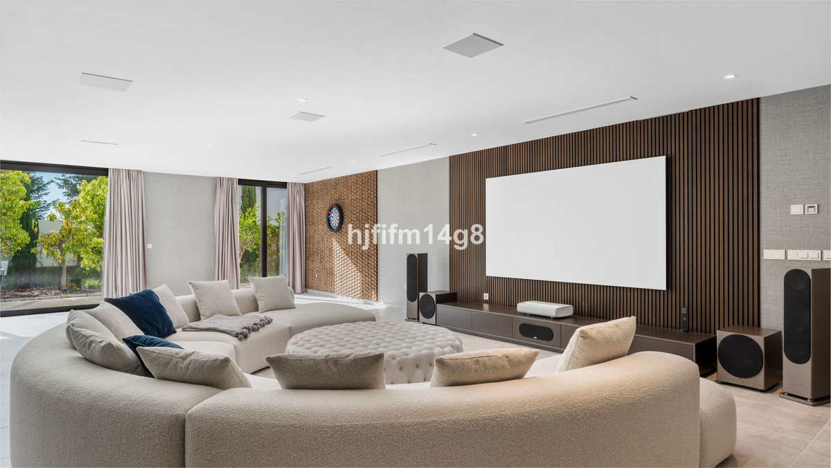 5 bedroom Villas for sale in Los Flamingos – R5309347