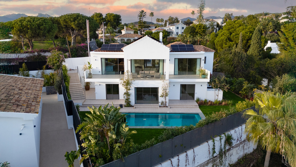 4 bedroom Villas for sale in El Rosario – R5286667