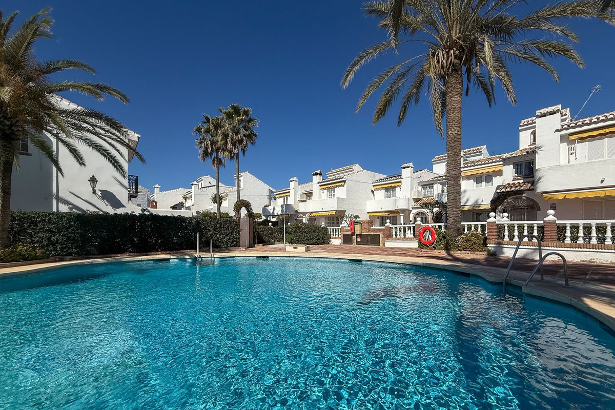 3 bedroom Townhouses for sale in La Cala de Mijas – R5311378 3 bedroom Townhouses for sale in La Cala de Mijas – R5311378