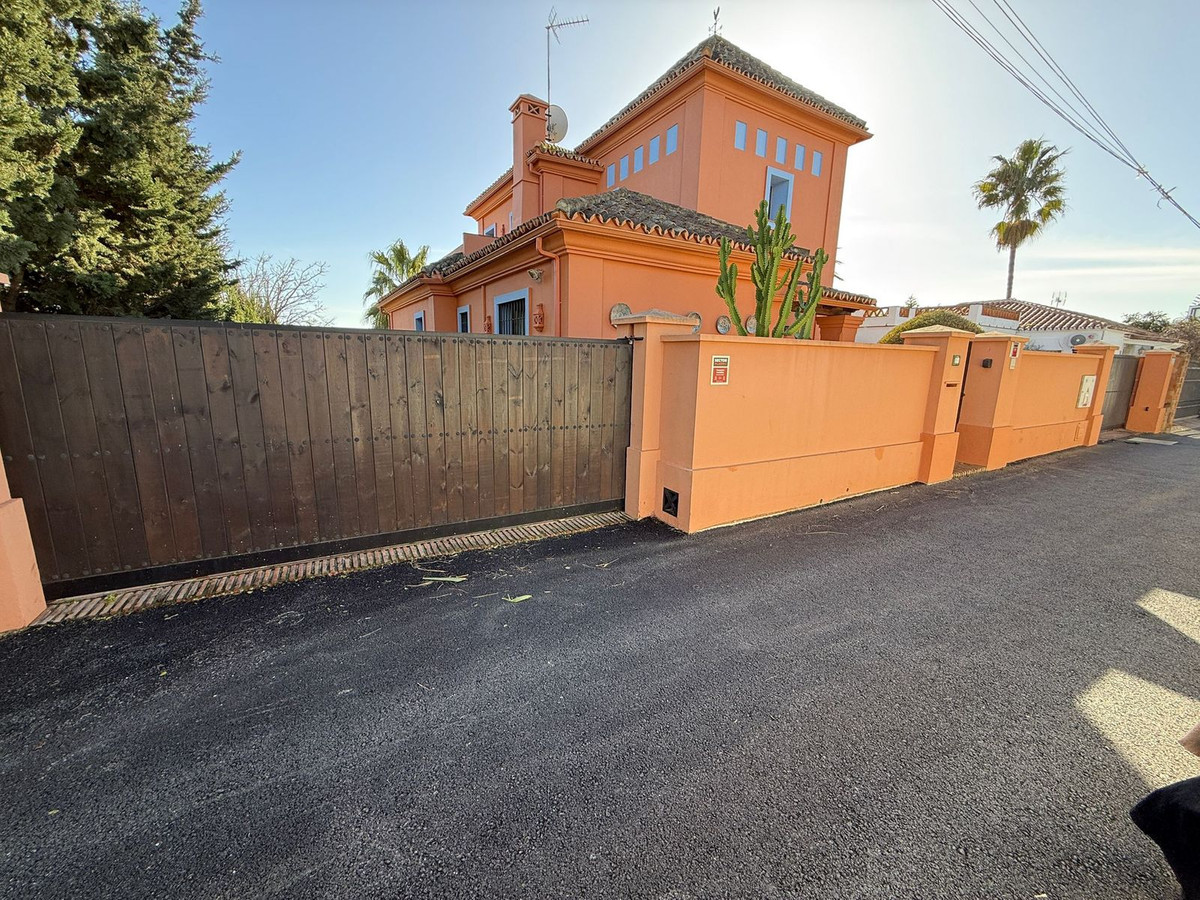 3 bedroom Villas for sale in Marbesa – R5296471