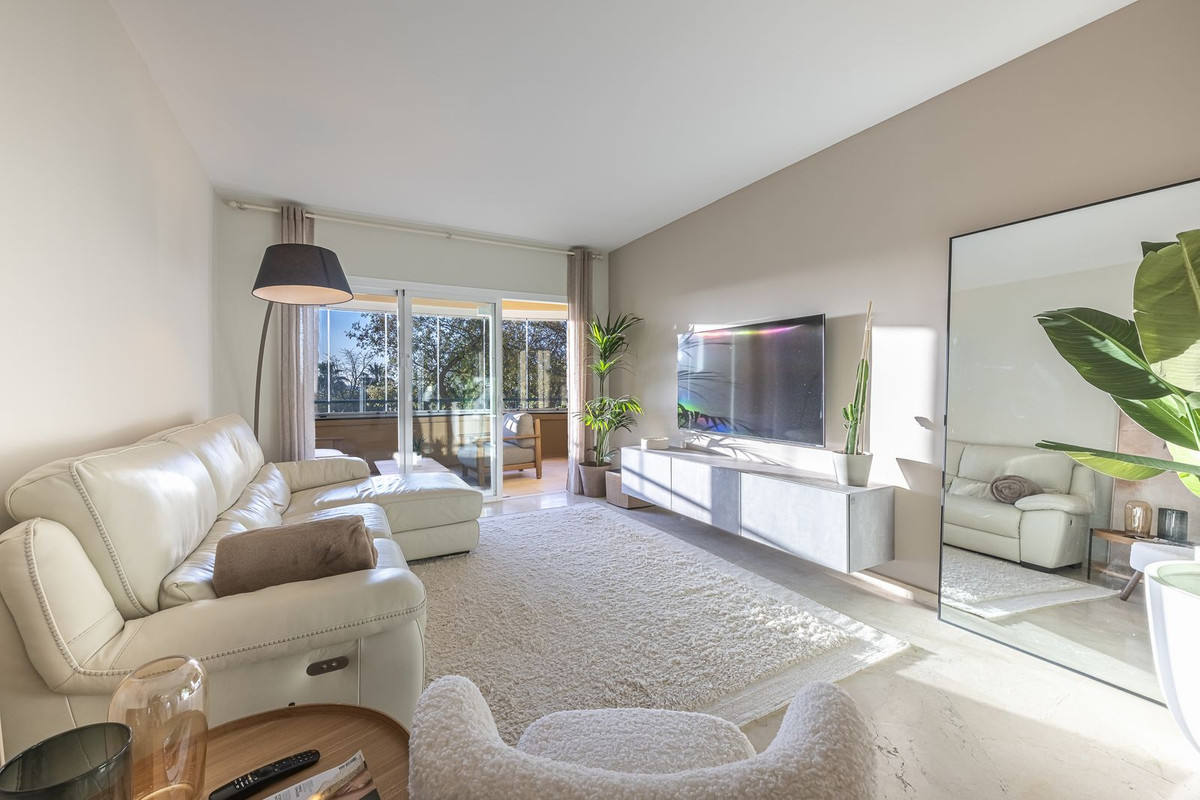 2 bedroom Apartments for sale in Elviria Hills – R5233441